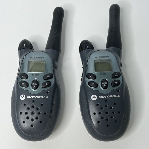 Motorola Talkabout Walkie Talkies T5000 Two-Way Radios Set of 2 Gray 22 Channels - Picture 1 of 10